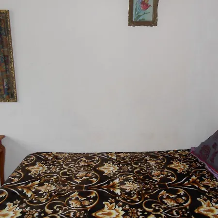 Host Tina * בוקרשט