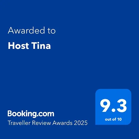 Проживання в сім'ї Host Tina *